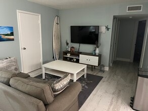 312 Southwind Dr, Unit 107 in North Palm Beach, FL - Building Photo - Building Photo