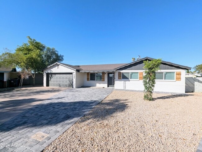 121 N Flint Cir in Mesa, AZ - Building Photo - Building Photo