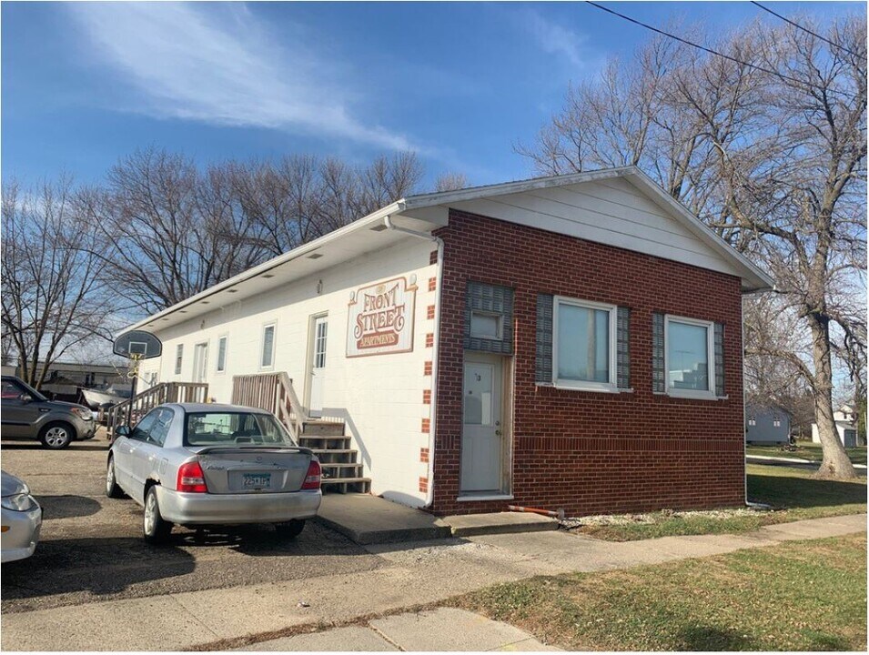 216 Front St in West Concord, MN - Building Photo
