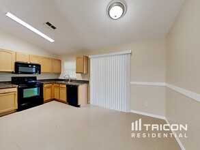 1583 Naples Cir in Deltona, FL - Building Photo - Building Photo