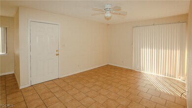 2835 Winkler Ave in Ft. Myers, FL - Foto de edificio - Building Photo