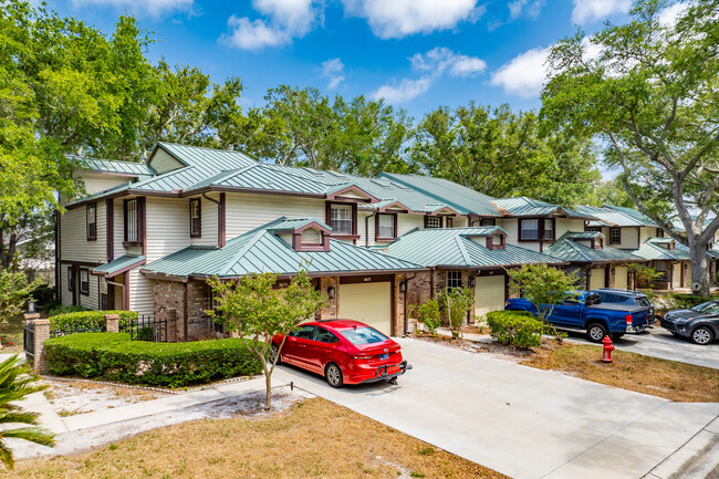 Laurel Oaks at Country Woods in Palm Harbor, FL - Building Photo - Building Photo