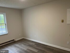 70 Briarwood Ln-Unit -4 in Berkeley Springs, WV - Building Photo - Building Photo