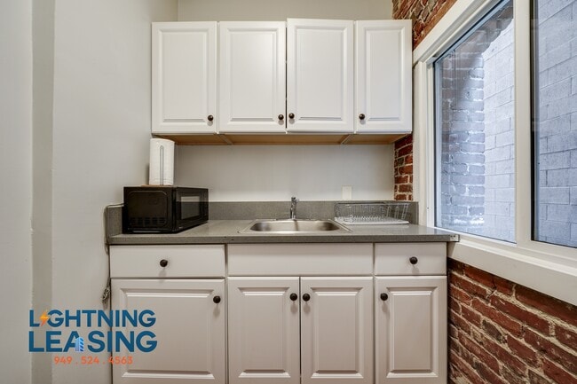 1420 Flower St in Los Angeles, CA - Building Photo - Building Photo