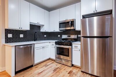 654 W Wellington Ave, Unit 300