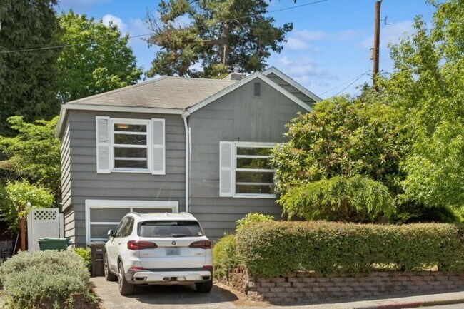 2413 NE 60th St in Seattle, WA - Building Photo - Building Photo