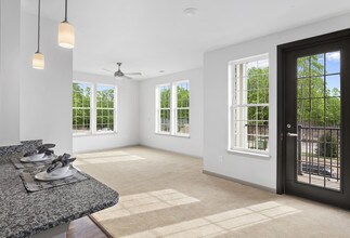 The Woods at Birchwood - Active Adult 55+ in Ashburn, VA - Foto de edificio - Building Photo