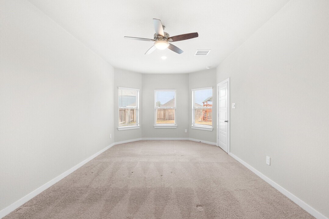 319 Stablebrook St in Magnolia, TX - Building Photo