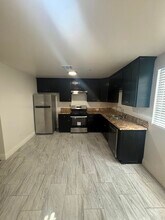 1229 W Gage Ave in Los Angeles, CA - Foto de edificio - Building Photo