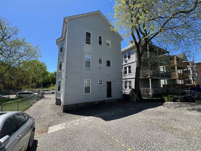 154 Stanwood St, Unit #3 in Boston, MA - Foto de edificio - Building Photo