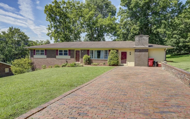 223 Sequoyah Dr in Johnson City, TN - Building Photo - Building Photo