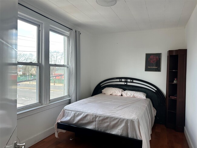 property at 77-2-77164 164th St