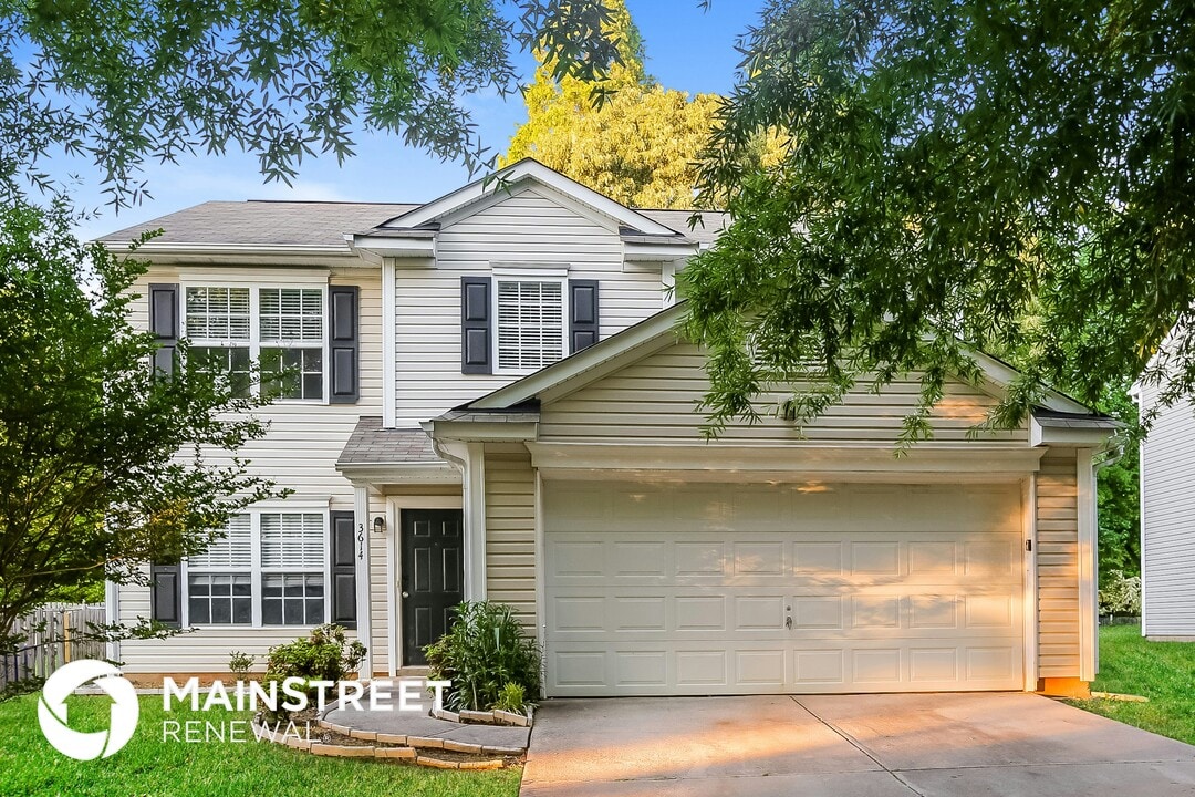 3614 Larkhaven Village Dr in Charlotte, NC - Building Photo
