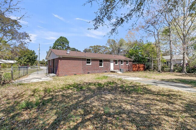 1341 Vine St in Charleston, SC - Building Photo - Building Photo