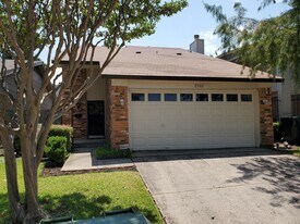 2902 Southern Cross Dr in Garland, TX - Building Photo