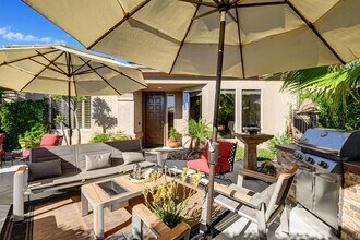 440 Desert Holly Dr in Palm Desert, CA - Building Photo - Building Photo