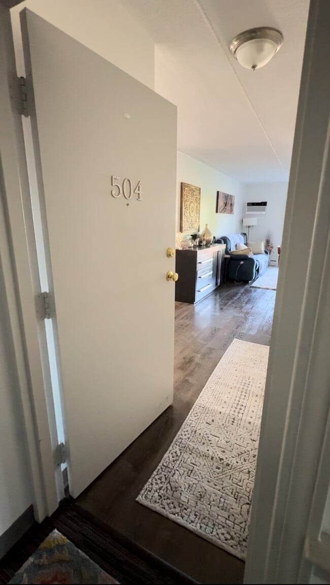 190 Mountain Ave, Unit 504