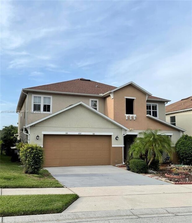 122 Alfani St in Davenport, FL - Foto de edificio