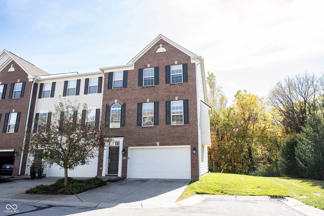 9009 Mercer Dr in Fishers, IN - Building Photo
