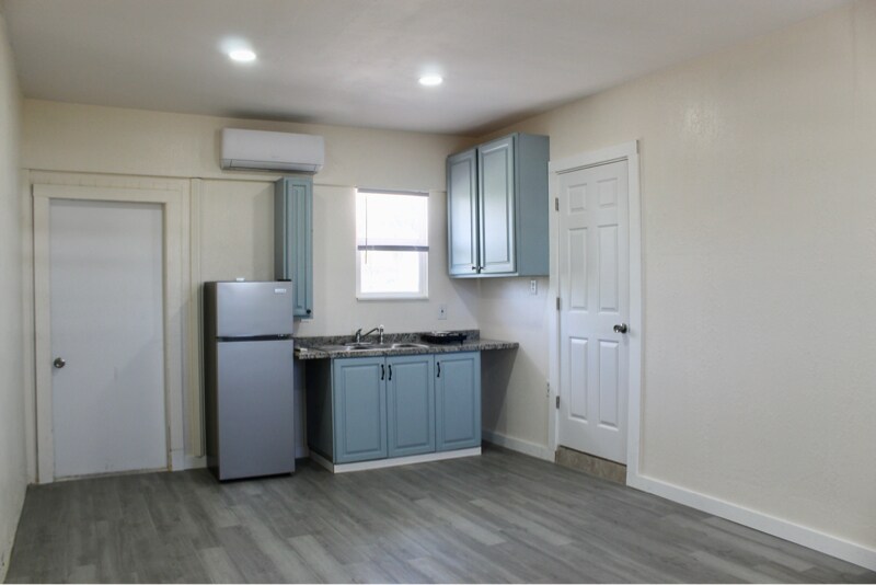 22144 Laramore Ave in Port Charlotte, FL - Building Photo