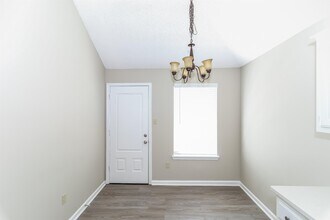 4931 Chamberlain Ln in Memphis, TN - Building Photo - Building Photo