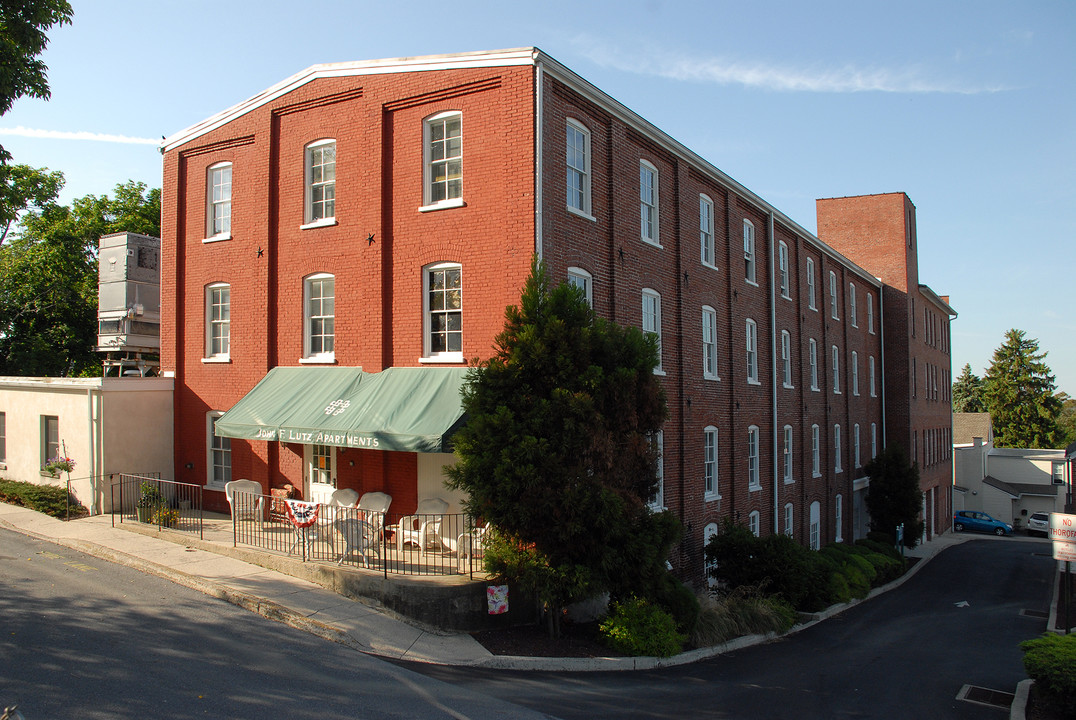 John F. Lutz Apartments in Reading, PA - Foto de edificio