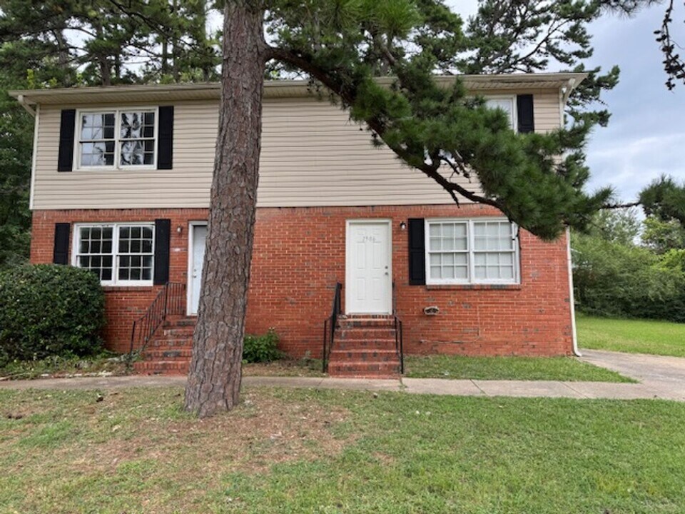 1906 Lyle Dr in Birmingham, AL - Foto de edificio