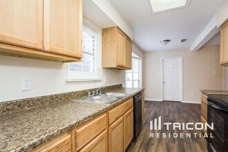 1707 Abbey Oak Dr in Houston, TX - Building Photo - Building Photo