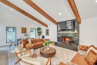 2100 Apricot Glen Dr in Austin, TX - Building Photo - Building Photo