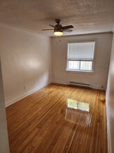 2122-2136 Queen St E in Toronto, ON - Building Photo - Building Photo