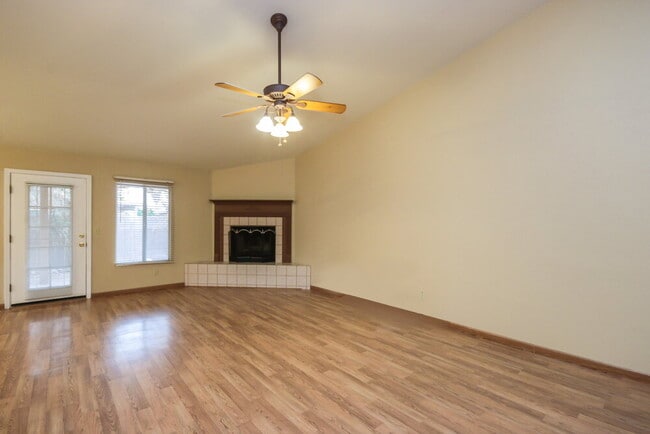 8915 N Veridian Dr in Tucson, AZ - Foto de edificio - Building Photo