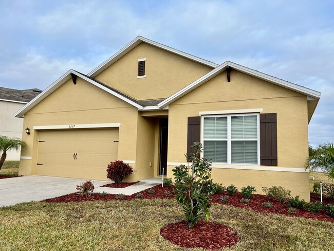 3227 Bayou Bay Dr in Lakeland, FL - Building Photo - Building Photo