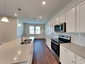 2554 Sunrise Lndg Lp in Tavares, FL - Building Photo - Building Photo