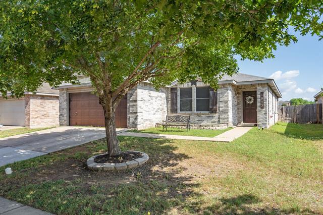 1973 Lariat Dr in Justin, TX - Building Photo - Building Photo