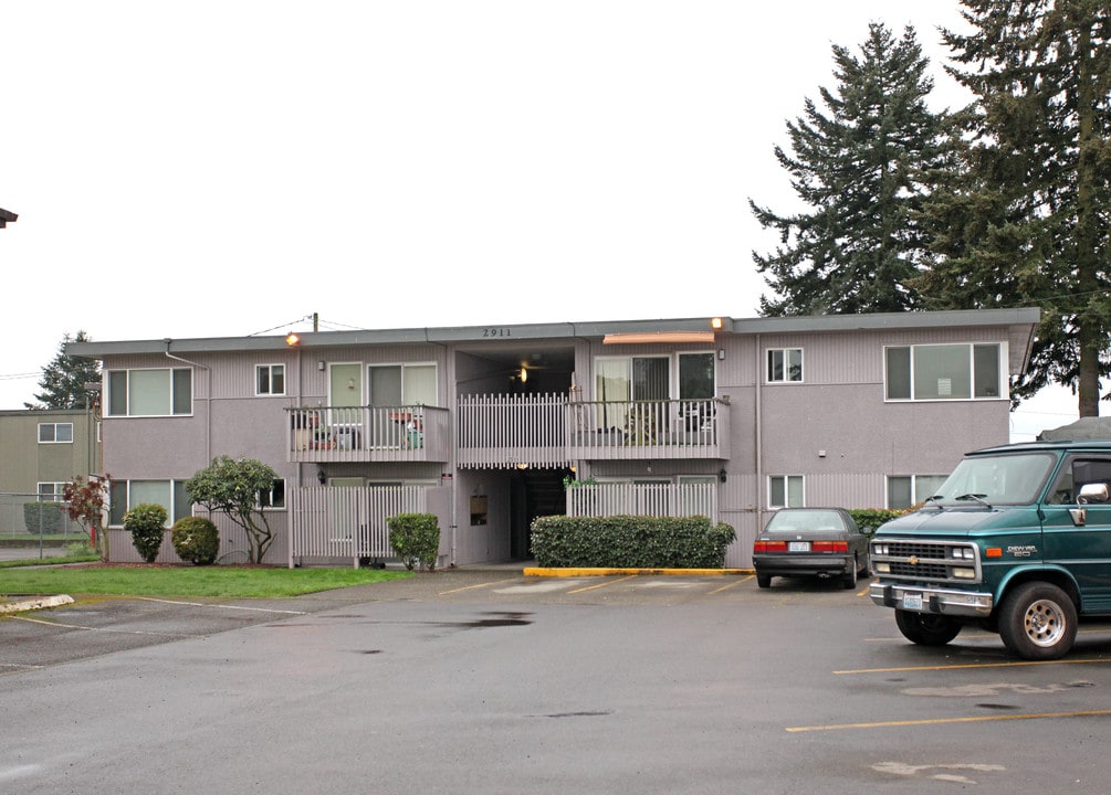 Cedarcrest Apartments in Seattle, WA - Building Photo