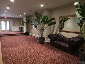 1 Brookings Dr in St. Louis, MO - Building Photo - Building Photo