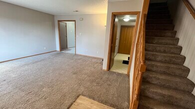 2204 S Holt Ave in Sioux Falls, SD - Foto de edificio - Building Photo