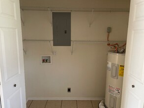 485 Yorktown Dr, Unit A in Canyon Lake, TX - Foto de edificio - Building Photo