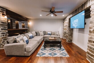 1906 Almand Dr in Bentonville, AR - Building Photo - Building Photo