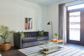 301 St Charles Ave in New Orleans, LA - Building Photo - Building Photo