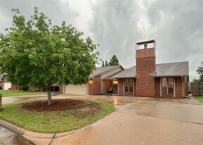 14008 Apache Dr in Edmond, OK - Building Photo