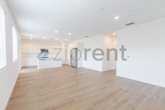 8399 Sinesky Wy in Elk Grove, CA - Building Photo - Building Photo