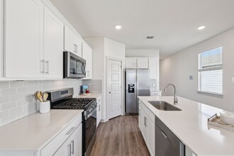 523 Millbrook Blvd in San Marcos, TX - Foto de edificio - Building Photo