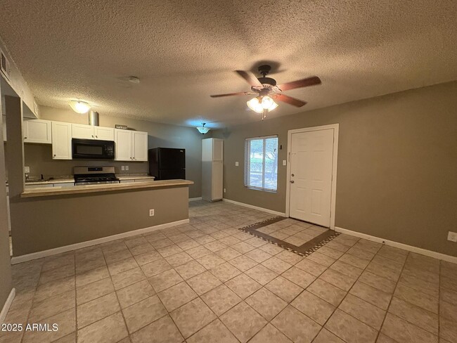 2735 W Tuckey Ln in Phoenix, AZ - Building Photo - Building Photo