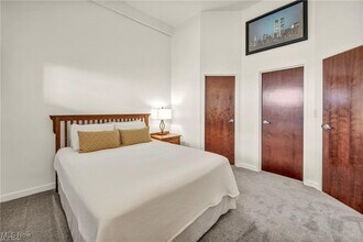 1133 W 9th St in Cleveland, OH - Building Photo - Building Photo