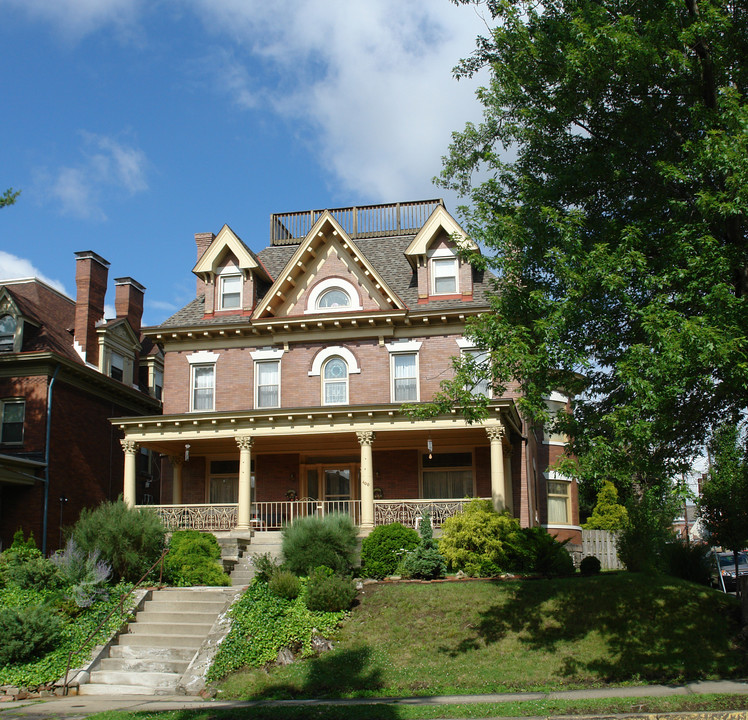 400 S Graham St in Pittsburgh, PA - Building Photo