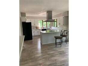 1244 Carlson Lake Ln in Eagan, MN - Foto de edificio - Building Photo