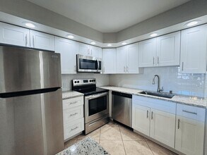 602 Saxony Ln in Delray Beach, FL - Building Photo - Building Photo