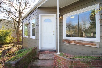 1005 NE 58th Ave in Portland, OR - Building Photo - Building Photo