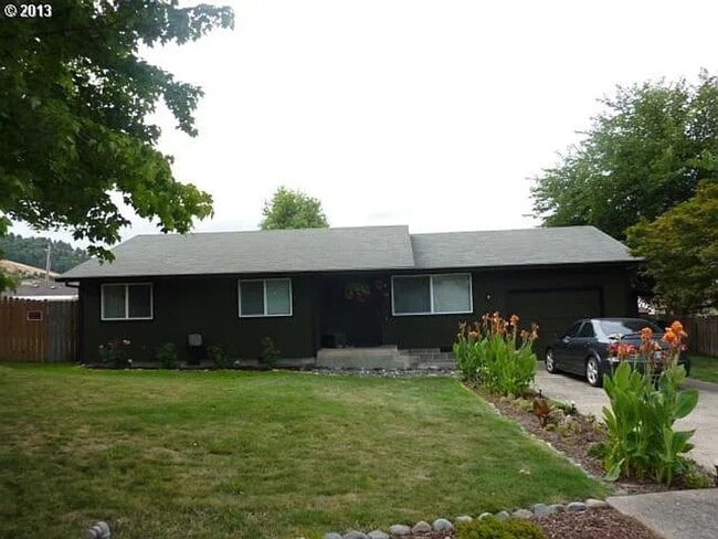 property at 141 Sunburst Ct